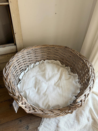 Vintage French Lace-Style Wicker Pet Bed - Handwoven Cat  Nest