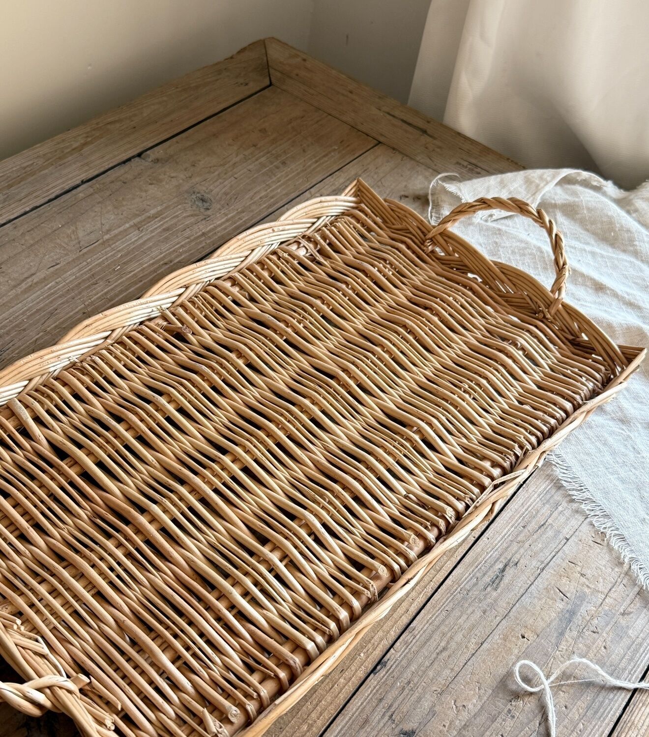 French Country-Style Wicker Bread & Fruit Basket with Lace Trim