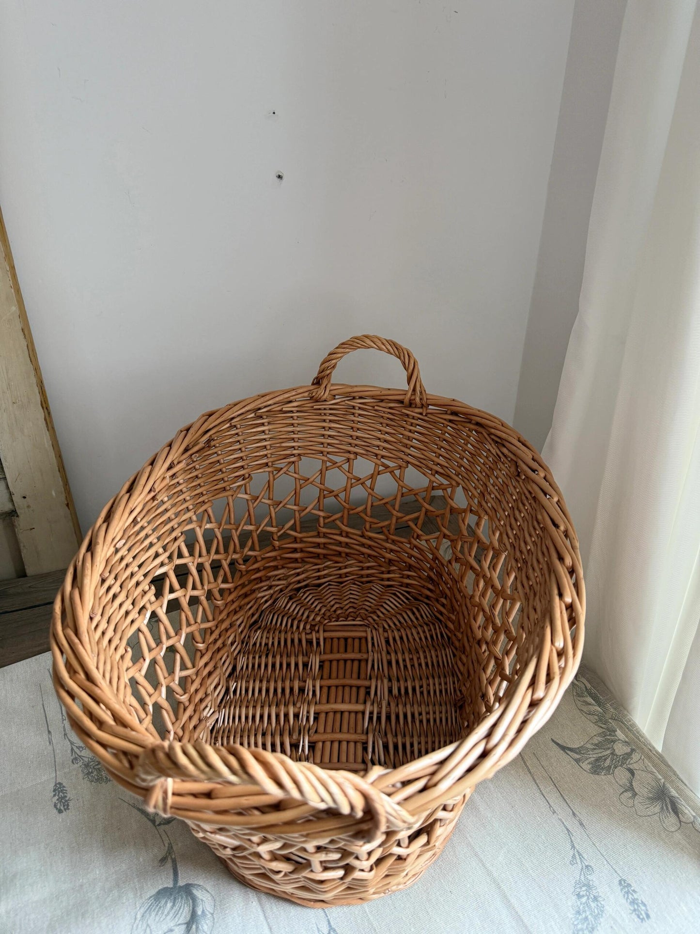 Vintage Hollow Wicker Laundry Basket - Handwoven Rustic Design