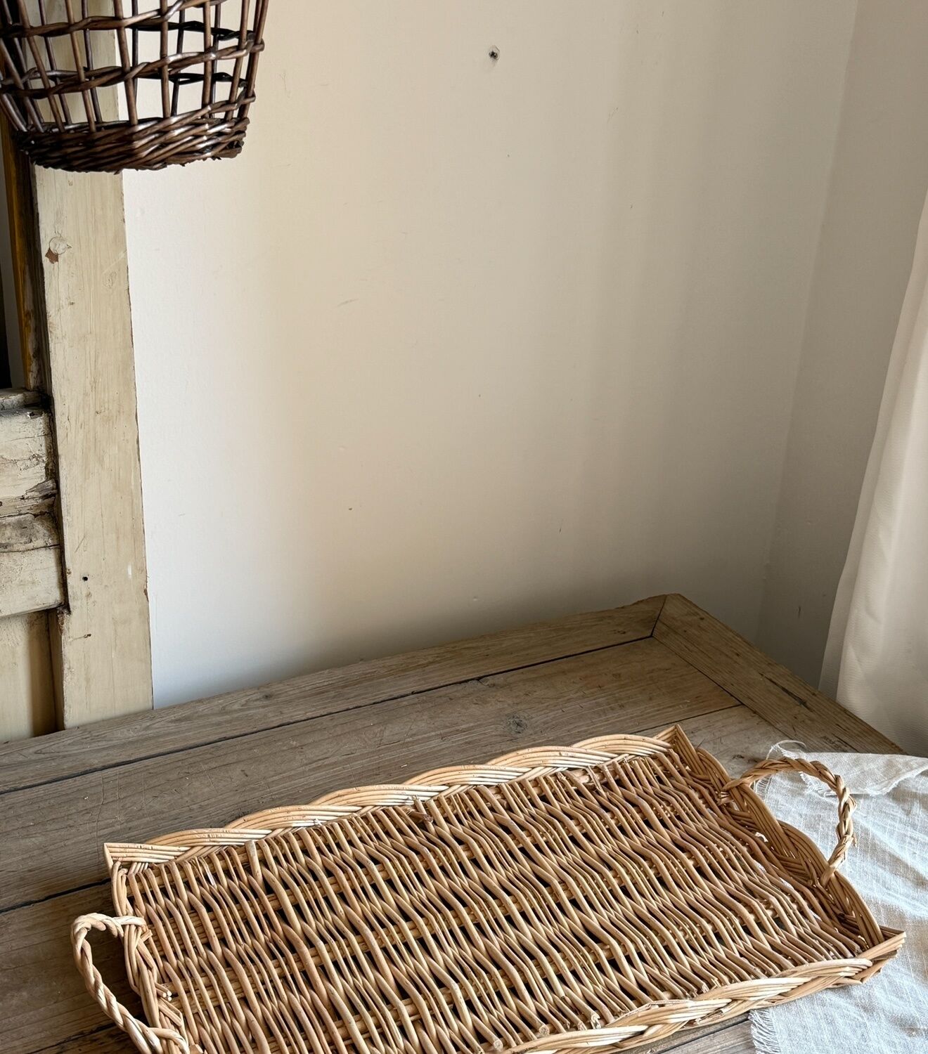 French Country-Style Wicker Bread & Fruit Basket with Lace Trim