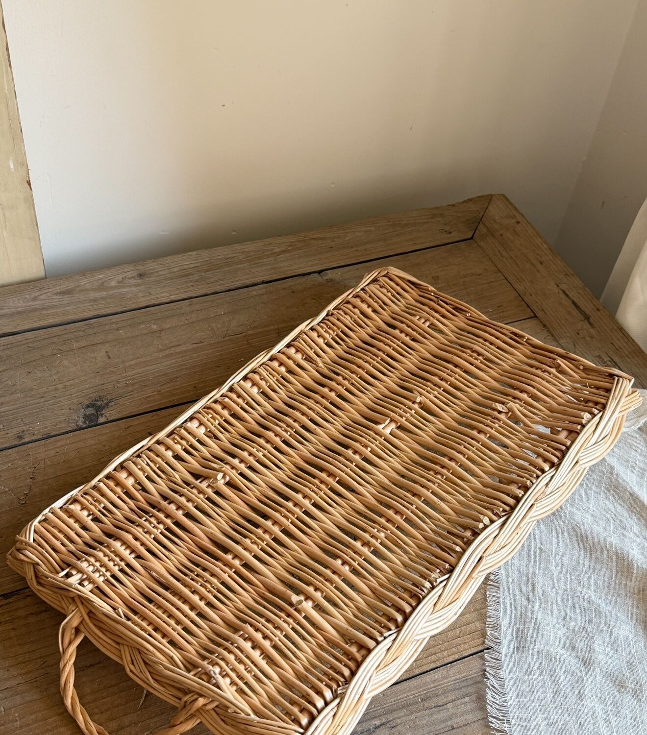 French Country-Style Wicker Bread & Fruit Basket with Lace Trim