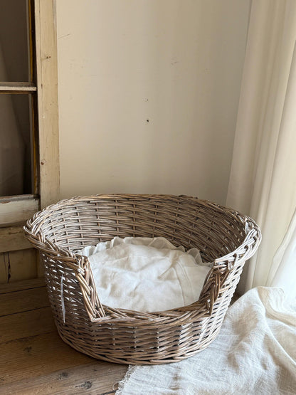 Vintage French Lace-Style Wicker Pet Bed - Handwoven Cat  Nest